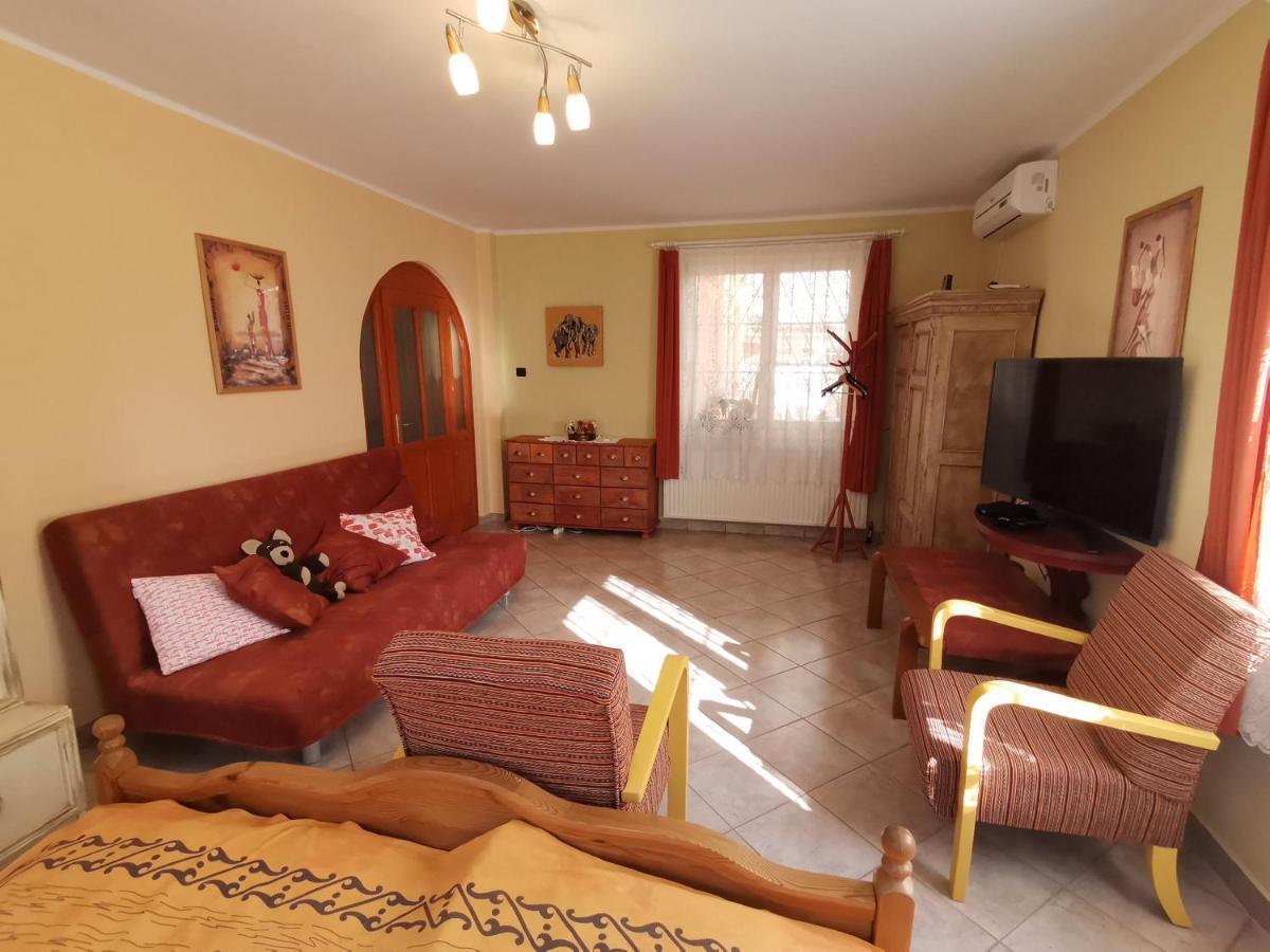 Marika Apartman Hajduszoboszlo Ngoại thất bức ảnh
